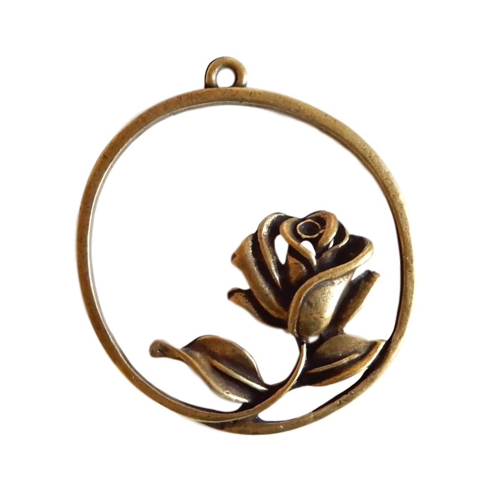 Pendentif cercle avec rose