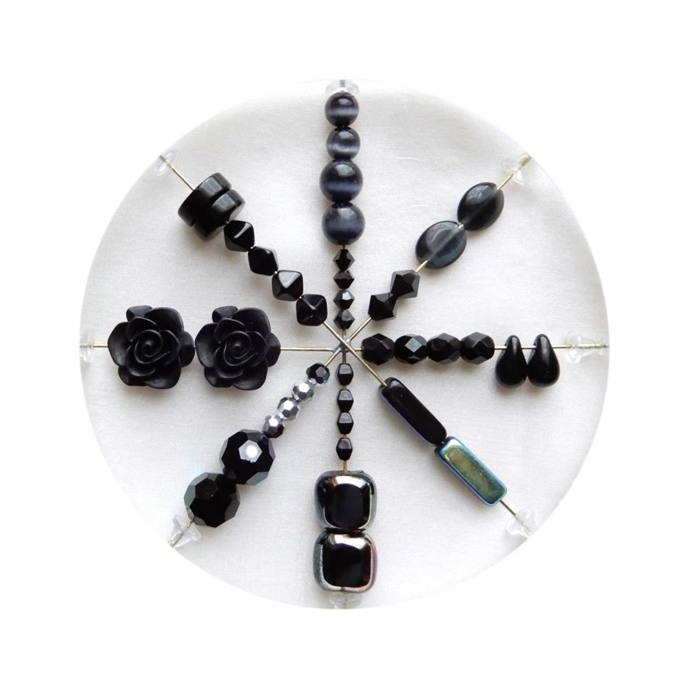Assortiment de 40 perles noires
